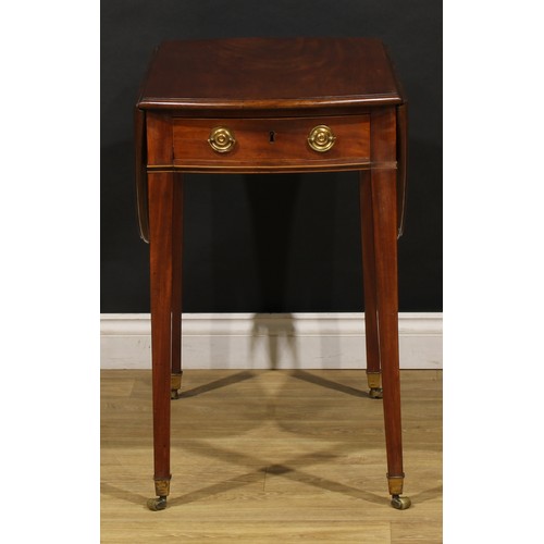 1605 - A George III mahogany Pembroke table, oval top with moulded edge above a single frieze drawer, taper... 