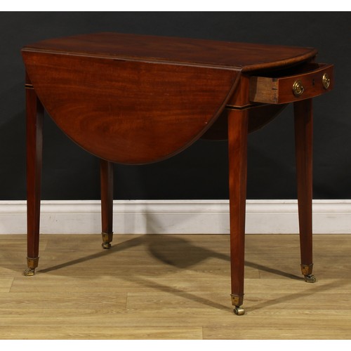 1605 - A George III mahogany Pembroke table, oval top with moulded edge above a single frieze drawer, taper... 