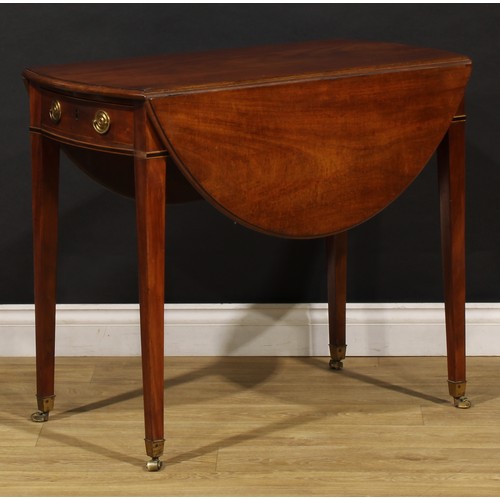 1605 - A George III mahogany Pembroke table, oval top with moulded edge above a single frieze drawer, taper... 