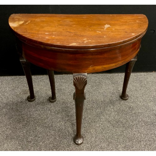 1539 - A George II mahogany games table, circular top enclosing a baize lined playing surface and counter w... 