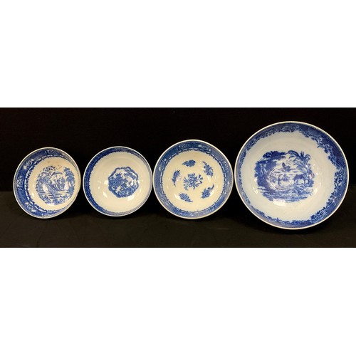 1162 - 19th century blue and white pearlware bowls including a large blue and white bowl, blue transfer pri... 