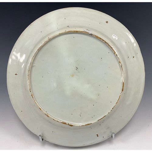 1346 - A 18th century Delft style plate, soft grey glazed ground, decorated in the Chinese garden pattern, ... 