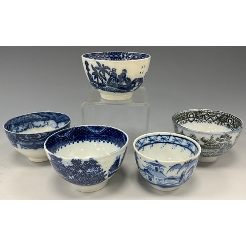 1253 - Late 18th century, early 19th century blue and white tea bowls including a pearlware tea bowl painte... 