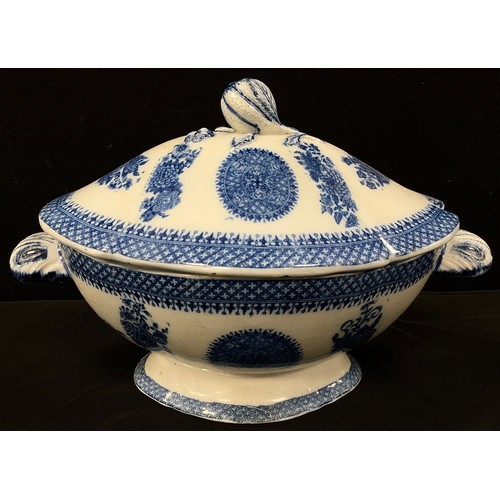 1189 - A 19th century pearlware Staffordshire  quatrefoil tureen, twin handles, transfer print of the Chine... 