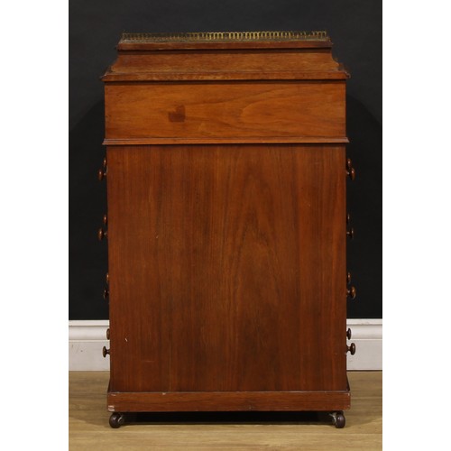 2160 - A Victorian walnut and marquetry Davenport desk, hinged superstructure enclosing a fitted interior, ... 