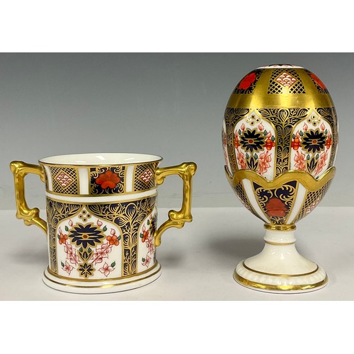 26 - A Royal Crown Derby 1128 Imari pattern egg and stand, solid gold band, 13cm high, second quality, no... 