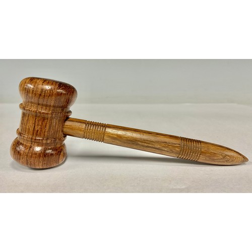 81 - Treen - an early 20th century turned auctioneer's gavel, 14cm long