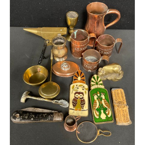 94 - A set of three Victorian copper and lead bottomed measures, c.1888; a copper gill measure; another, ... 