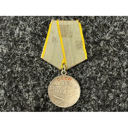 3033 - WW2 Soviet Medal for Combat Merit. Later issue with no serial number. Complete with later alloy susp... 