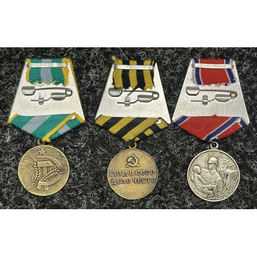 3043 - A collection of replica Soviet Medals to include Partizan Medal, Nakhimov Medal, Polar Regions, Virg... 