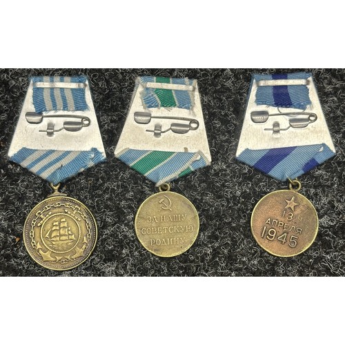 3043 - A collection of replica Soviet Medals to include Partizan Medal, Nakhimov Medal, Polar Regions, Virg... 