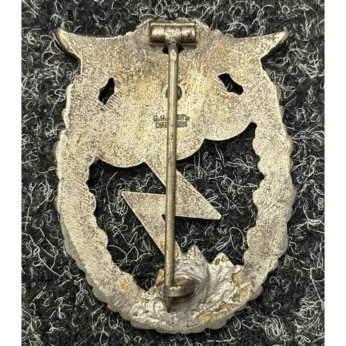 3101 - WW2 Third Reich Erdkampfabzeichen der Luftwaffe - Luftwaffe Ground Assault Badge. Two part constucti... 