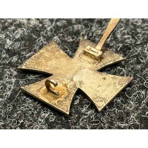 3104 - WW2 Third Reich Iron Cross 1st Class 1939. Pin is maker marked 