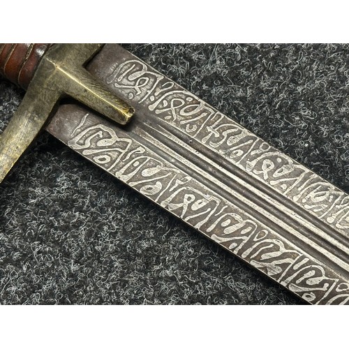 3118 - Sudanese Kaskara Sword with double edged fullered patterned blade 950mm in length. Brass crossguard.... 