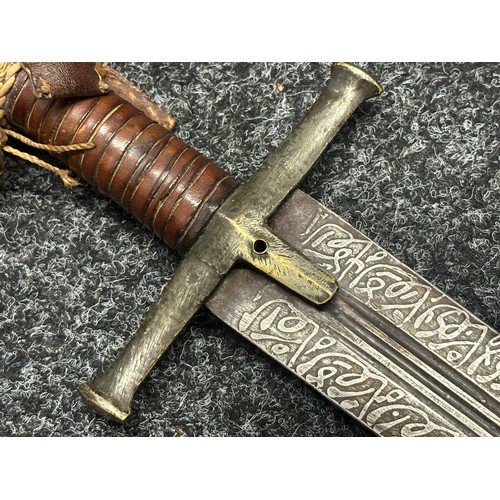 3118 - Sudanese Kaskara Sword with double edged fullered patterned blade 950mm in length. Brass crossguard.... 