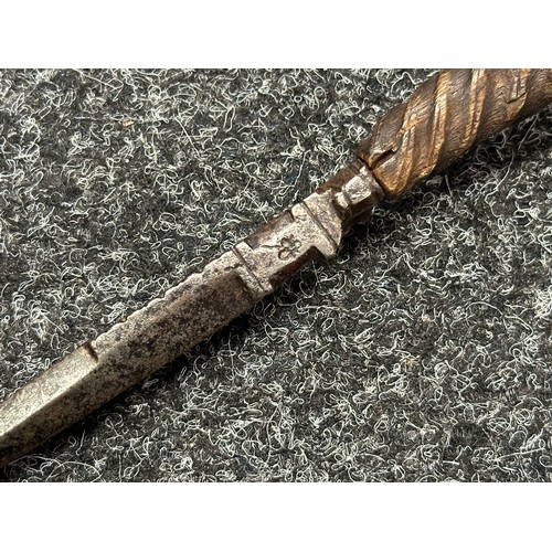 3147 - Italian Early 16th Century Dagger with cow horn curved grip with decorative pommel cap, the shape of... 