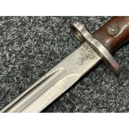 3158 - WW1 British 1907 Pattern bayonet with single edged fullered blade 433mm in length, maker marked and ... 