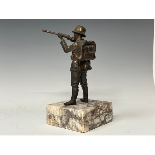 3181 - WW1 Imperial / Weimar era German Army Officers Desk Ornament of an Infantry Soldier with Rifle. Spel... 