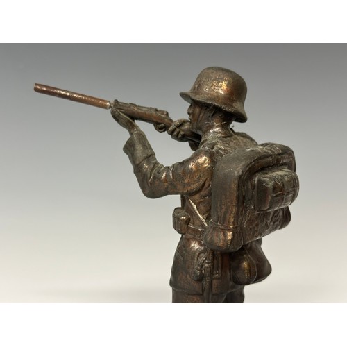 3181 - WW1 Imperial / Weimar era German Army Officers Desk Ornament of an Infantry Soldier with Rifle. Spel... 