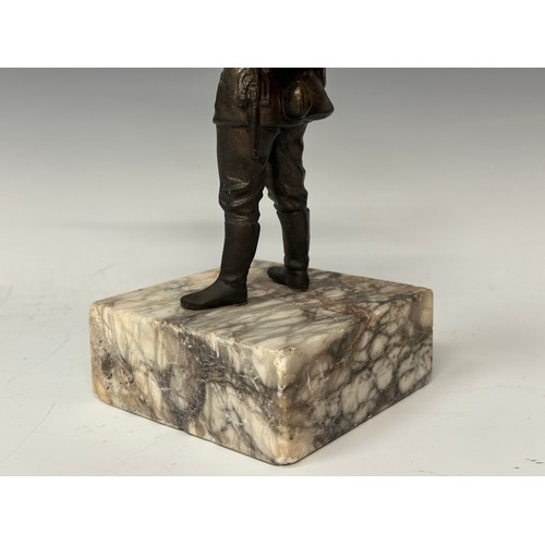 3181 - WW1 Imperial / Weimar era German Army Officers Desk Ornament of an Infantry Soldier with Rifle. Spel... 