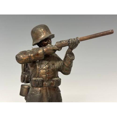 3181 - WW1 Imperial / Weimar era German Army Officers Desk Ornament of an Infantry Soldier with Rifle. Spel... 