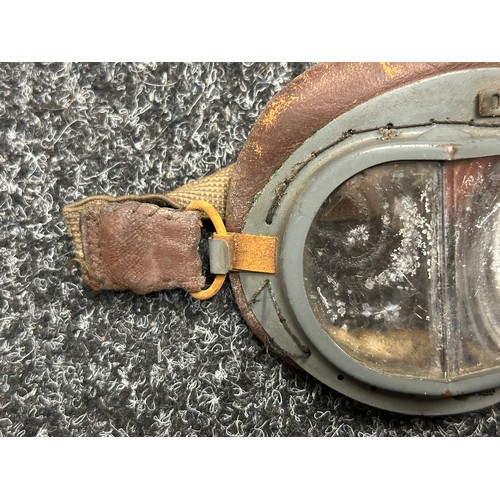 3204 - WW2 British RAF MK VIII Flying Goggles, along with British Army Sgt rank stripes x 10, REME shoulder... 