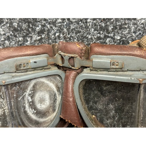 3204 - WW2 British RAF MK VIII Flying Goggles, along with British Army Sgt rank stripes x 10, REME shoulder... 