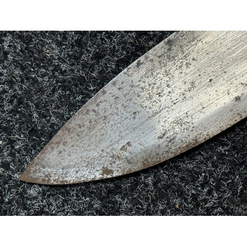 3211 - WW2 British Kukri knife with single edged blade 364mm in length, no maker mark. Horn grips. Brass po... 