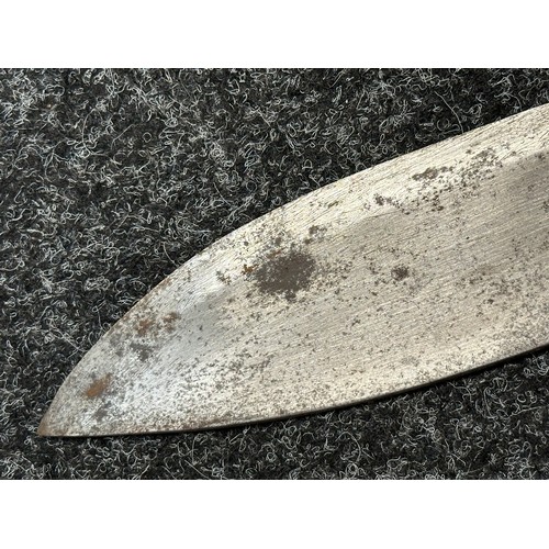 3211 - WW2 British Kukri knife with single edged blade 364mm in length, no maker mark. Horn grips. Brass po... 