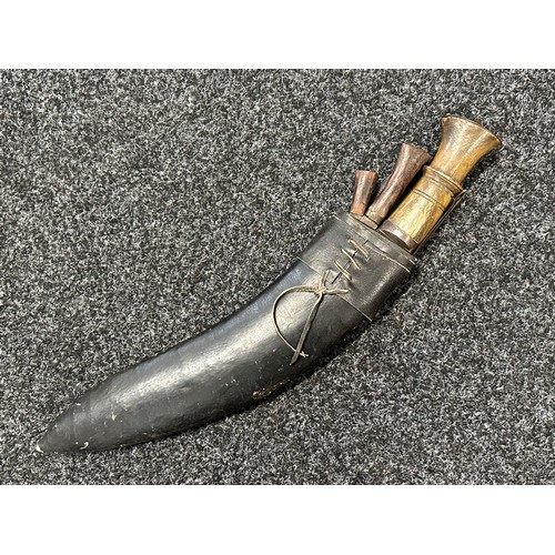 3211 - WW2 British Kukri knife with single edged blade 364mm in length, no maker mark. Horn grips. Brass po... 