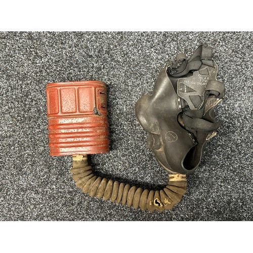 3215 - WW2 British Army Respirator, maker marked and dated to the facemask 