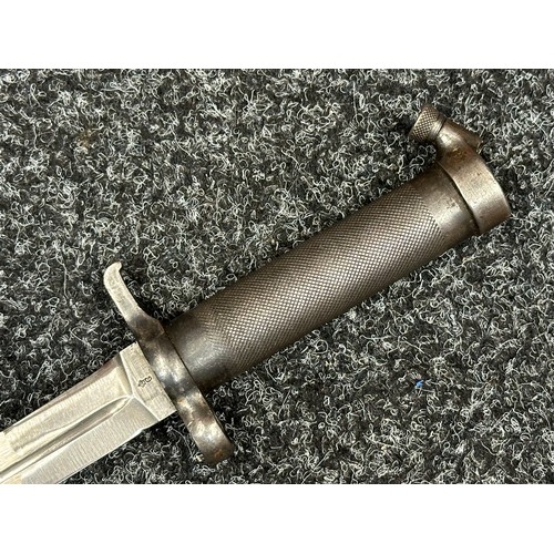 3301 - Swedish M1896 Bayonet for the M1938 Rifle with double edged blade 205mm in length, marked with Crown... 