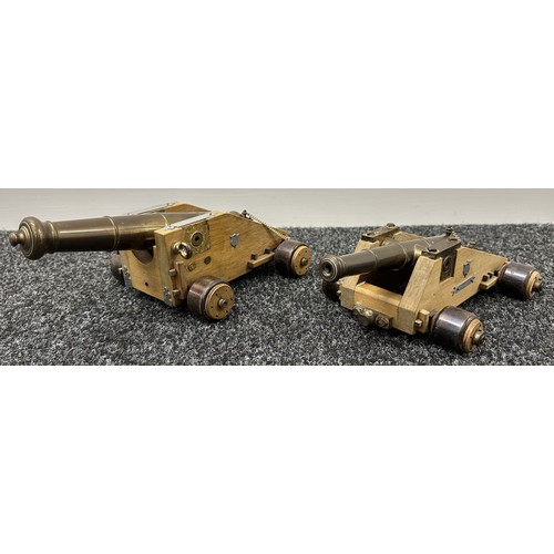 3321 - A scratch build scale model of a ship's canon in brass and wooden construction. Overall length 31cm ... 