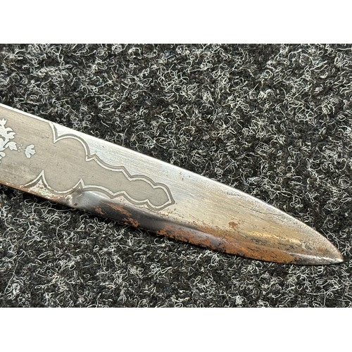 3322 - Scottish Dirk with double edged etched blade decorated with Thistles, 285mm in length. No makers mar... 