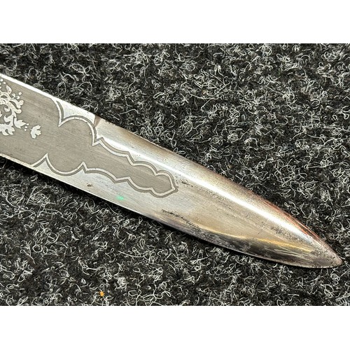 3322 - Scottish Dirk with double edged etched blade decorated with Thistles, 285mm in length. No makers mar... 