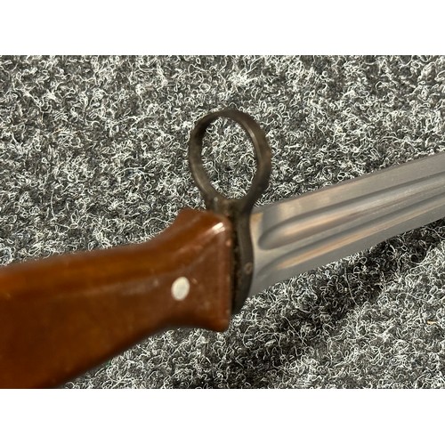 3325 - Chinese Type 81 Bayonet with double fullered blade 167mm in length. Bakelite grips. Working release ... 