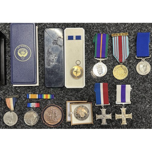 3258 - Mixed Militaria to include: WW2 British Home Guard Lapel badge, WW2 Loyal Service badge, Civil Defen... 