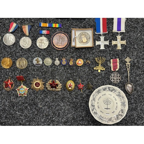 3258 - Mixed Militaria to include: WW2 British Home Guard Lapel badge, WW2 Loyal Service badge, Civil Defen... 