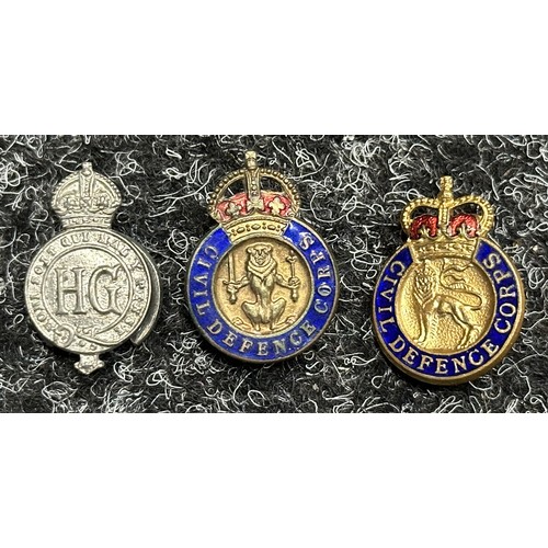 3258 - Mixed Militaria to include: WW2 British Home Guard Lapel badge, WW2 Loyal Service badge, Civil Defen... 