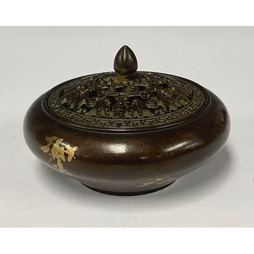 477 - A reproduction Chinese bronze censer and cover, decorated with gold splash, character marks to base