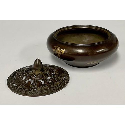 477 - A reproduction Chinese bronze censer and cover, decorated with gold splash, character marks to base