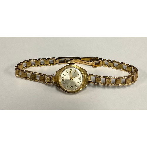 490 - A Le Cheminant 9ct gold cased lady's bracelet watch, manual wind movement, with fancy link 9ct gold ... 