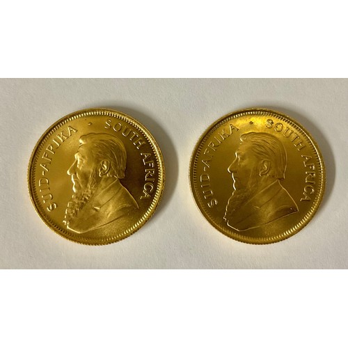 500A - A pair of South African 1/4 Krugerrand coins, both 1982, marked 1/4 fyngoud 1/4oz fine gold, 17.1g g... 