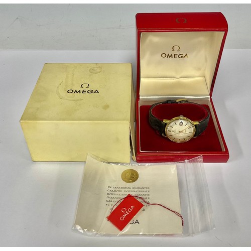 535 - An Omega Seamaster day/date wristwatch, in original box with papers and Omega tag