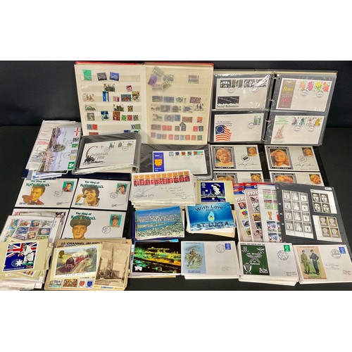 558 - Stamps - box of mainly GB covers, quantity in albums, loose, etc, including flown RAF covers, specia... 