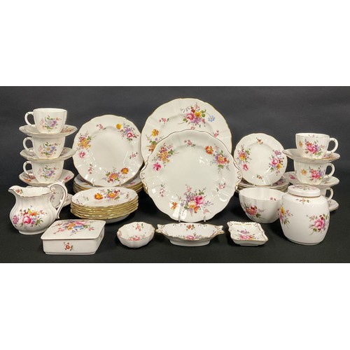 88 - A Royal Crown Derby Posies pattern dinner and tea set inc 5 dinner, 7 side and 6 salad plates, 7 cup... 