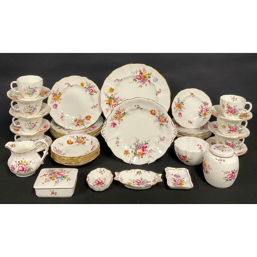 88 - A Royal Crown Derby Posies pattern dinner and tea set inc 5 dinner, 7 side and 6 salad plates, 7 cup... 