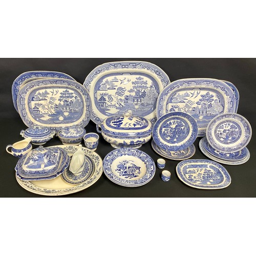 91 - 19th century Blue and white tableware, inc Wedgwood, Willow pattern soup tureen, assorted Turkey dis... 