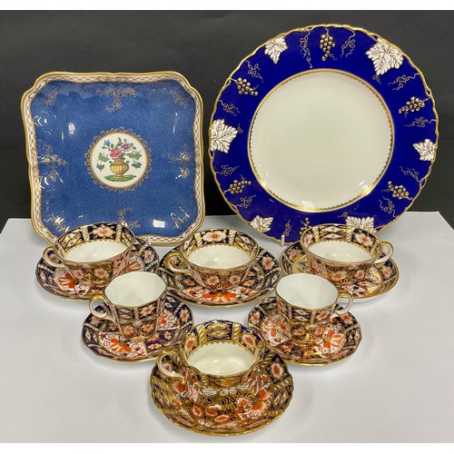 92 - Royal Crown Derby - 2451 imari table ware, three tea cups and saucers, two coffee cups and saucers, ... 