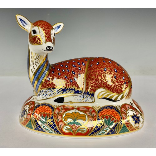 68 - A Royal Crown Derby paperweight, Roe Deer, Collector's Guild exclusive, gold stopper, 16cm wide, pri... 